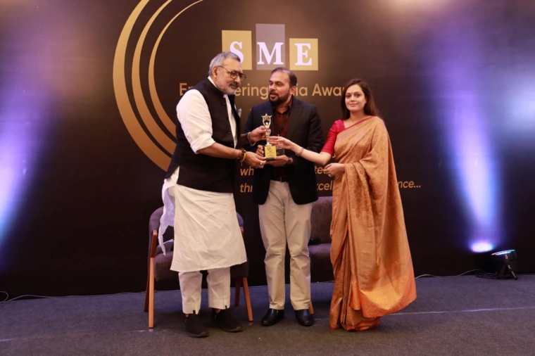 Photo: Mr. Sharath Chandra S, Co-founder and Director receiving award from Shri Giriraj Singh, the Hon'ble Union Minister of Textiles, Government of India.